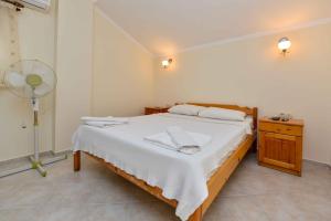 Postel nebo postele na pokoji v ubytování SUNSET BEACH CLUB LEBRENTALS