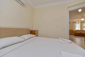 Postel nebo postele na pokoji v ubytování SUNSET BEACH CLUB LEBRENTALS