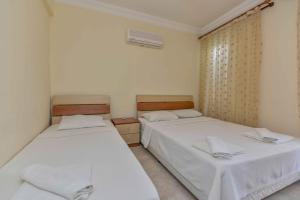 Postel nebo postele na pokoji v ubytování SUNSET BEACH CLUB LEBRENTALS