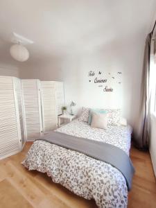 a bedroom with a bed and a wall with birds on it at Tirwal Suite in Teruel