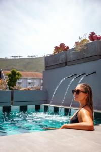 Bazén v ubytování Cloud 9 Boutique Hotel and Spa nebo v jeho okolí