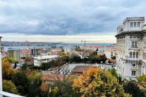 Fotografie z fotogalerie ubytování Designer loft with stunning views in Nisantasi v destinaci Istanbul