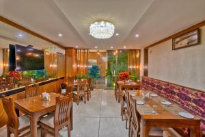 Restoran ili drugo mesto za obedovanje u objektu Height View Residency