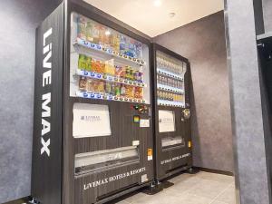 a vending machine with drinks and drinks in it at HOTEL LiVEMAX BUDGET Fuchu in Fuchu