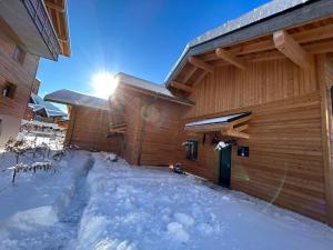 Obiekt Les Trois Chaufatons - Chalets Boutiques zimą