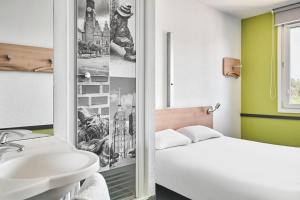 Postel nebo postele na pokoji v ubytování ibis budget Wrocław Południe