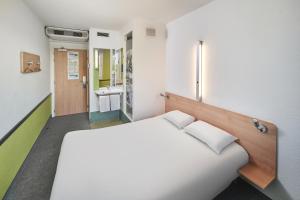Postel nebo postele na pokoji v ubytování ibis budget Wrocław Południe