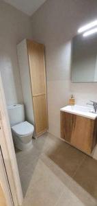 a bathroom with a toilet and a sink at Estupendo Piso Nuevo en Playa Victoria in Cádiz