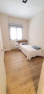 Łóżko lub łóżka w pokoju w obiekcie Estupendo Piso Nuevo en Playa Victoria