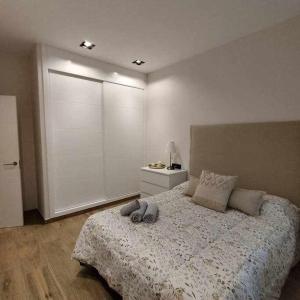 Łóżko lub łóżka w pokoju w obiekcie Estupendo Piso Nuevo en Playa Victoria