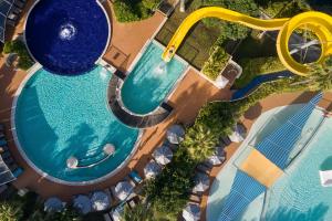 Bazén v ubytování ROBINSON PAMFILYA - All Inclusive nebo v jeho okolí