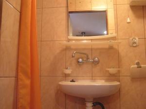 a bathroom with a sink and a mirror at A-Netflix parking kawalerka mała Halczyna 9 doCentrum 6 przystanków in Kraków