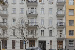 Budova, v ktorej sa apartmán nachádza + 22 fotografií