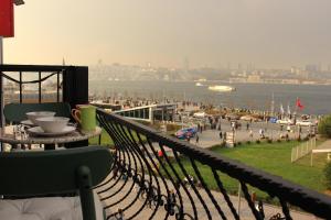 a balcony with a table and a view of a harbor at Suit Üsküdar in Istanbul