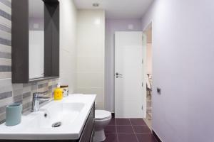 Kúpeľňa v ubytovaní Home2Book Terrace City Center Ramblas Santa Cruz + 29 fotografií