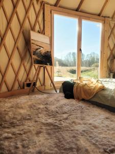 Posteľ alebo postele v izbe v ubytovaní Jurty Glamping