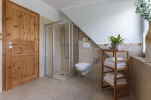 a bathroom with a toilet and a glass shower at BohnApartments Bauhaus - absolutes Zentrum - Terrasse - Vollausstattung - WLAN in Weimar +57 photos