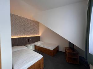 Voodi või voodid majutusasutuse Hotel Prichovice toas