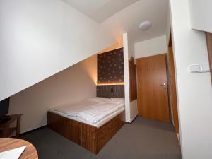 Voodi või voodid majutusasutuse Hotel Prichovice toas