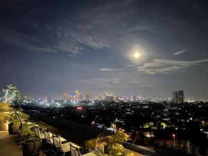 Nespecifikovaný výhled na destinaci Jakarta nebo výhled na město při pohledu z hotelu