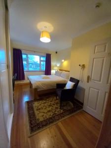Postel nebo postele na pokoji v ubytování Woodhaven Manor h91rc9d