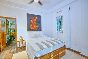 a bedroom with a bed and a painting on the wall at Villa Massis Luxury Villas in San Ignacio