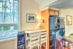 Φωτογραφία από το άλμπουμ του Waterfront Retreat with Boat Dock and Fire Pit! σε Southbury
