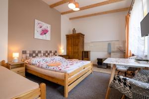 Postel nebo postele na pokoji v ubytování Penzion Alenka Valtice