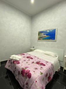 a bedroom with a bed with a pink blanket at Savastano house in Naples