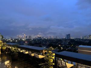 Nespecifikovaný výhled na destinaci Jakarta nebo výhled na město při pohledu z hotelu
