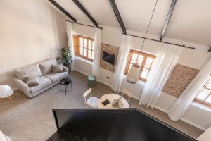 Televízia a/alebo spoločenská miestnosť v ubytovaní Apartamentos Líbere Málaga Teatro Romano