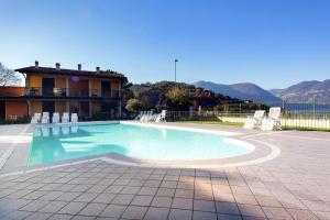 Swimmingpoolen hos eller tæt på Leone - Family Friendly House