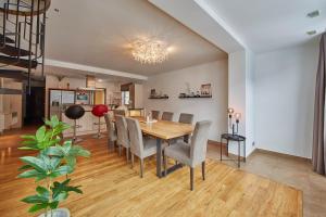 A kitchen or kitchenette at Marys Holiday Penthouse