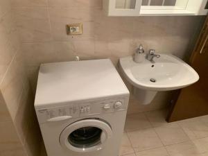 a bathroom with a washing machine and a sink at Barzio Centro 08 in Barzio