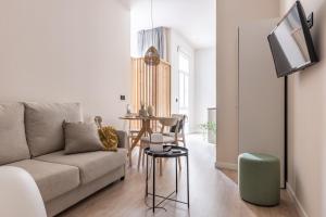 Televízia a/alebo spoločenská miestnosť v ubytovaní Apartamentos Líbere Málaga Teatro Romano