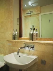 Un baño de Bear and Ragged Staff