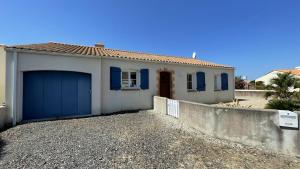 Το κτήριο όπου στεγάζεται  η παραθεριστική κατοικία