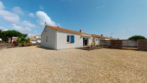 Το κτήριο όπου στεγάζεται  η παραθεριστική κατοικία