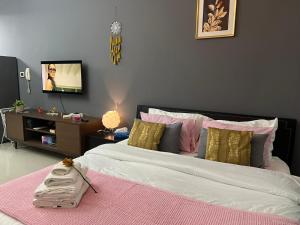 Postel nebo postele na pokoji v ubytování Himalaya Homes Cosy Studio Apartment