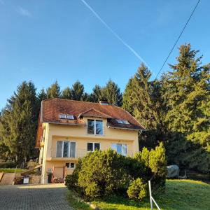 Budova, v ktorej sa privát nachádza + 3 fotografie