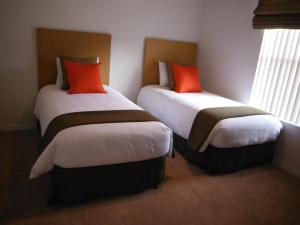 Cama o camas de una habitación en Four Bedroom Townhouse in Regal Oaks at Old Town