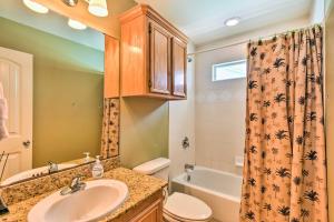 Ένα μπάνιο στο Near Port Aransas Beach Condo with Pool Access +22 φωτογραφίες