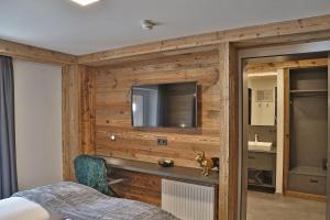 Televiisor ja/või meelelahutuskeskus majutusasutuses Sieglhub Chalets - Appartements - Hotel