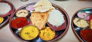 Jídlo v hotelu nebo okolí