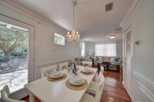 Posezení v ubytování Waterlily - 1047 Marigold Court