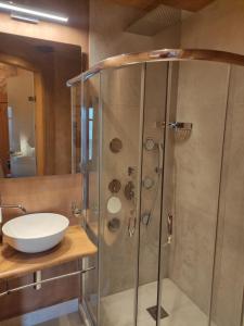A bathroom at Casagli Luxury Suites