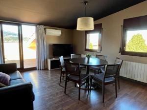Televízia a/alebo spoločenská miestnosť v ubytovaní Can Morera Apartaments a Les Preses