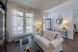 Posezení v ubytování Island Time - 659 Cummings Ln