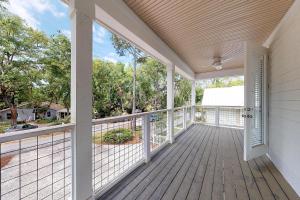 Balkón nebo terasa v ubytování Island Time - 659 Cummings Ln