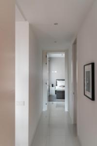 Posteľ alebo postele v izbe v ubytovaní NOBBLE apartment Atalaya Hills